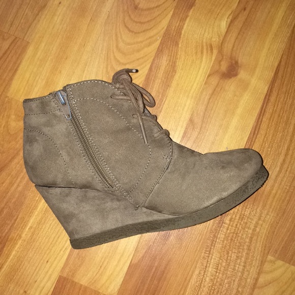 Wedge booties - Picture 3 of 3